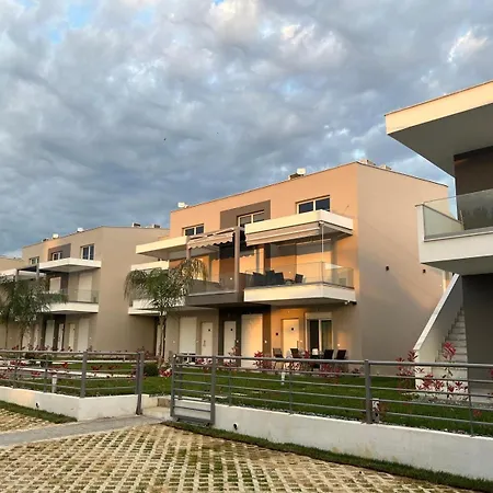 Blue Breeze Apart-danai B Ofrínion